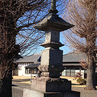 二代目 半七の名が刻まれた石塔（1800年完成）
