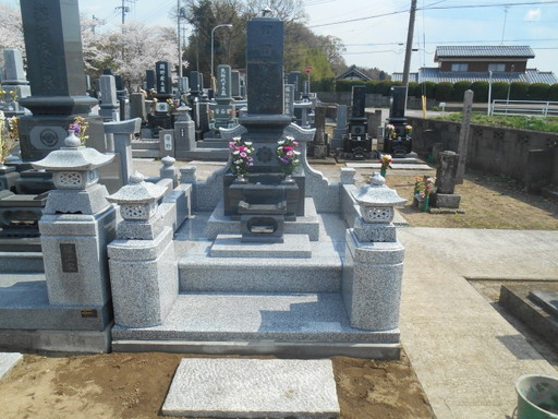 新しいお客さまの７割以上がそれまでのお客さまからのご紹介です｜デザイン墓石・お墓の購入・販売なら茨城県の山﨑石材店
