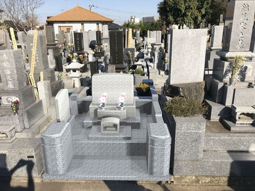 茨城県産の真壁小目石で洋型のお墓-1｜デザイン墓石・お墓の購入・販売なら茨城県の山﨑石材店