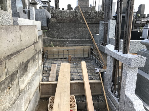 階段の手すりも新設。丘の上の墓地の建て替え工事-1｜デザイン墓石・お墓の購入・販売なら茨城県の山﨑石材店